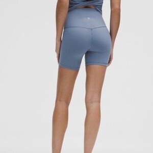 🌸Lululemon size 2 Blue High-Waisted Shorts 6” NWT
